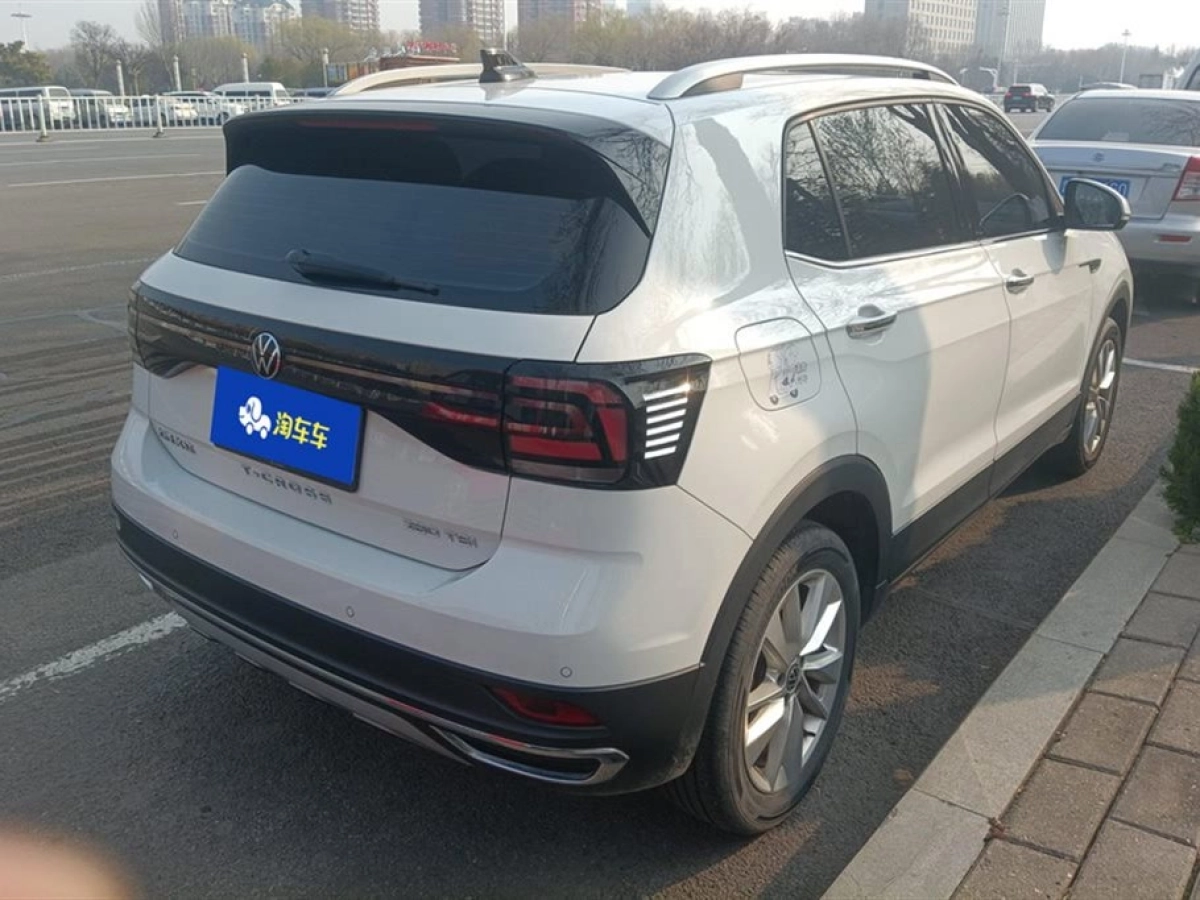 VOLKSWAGEN T-CROSS