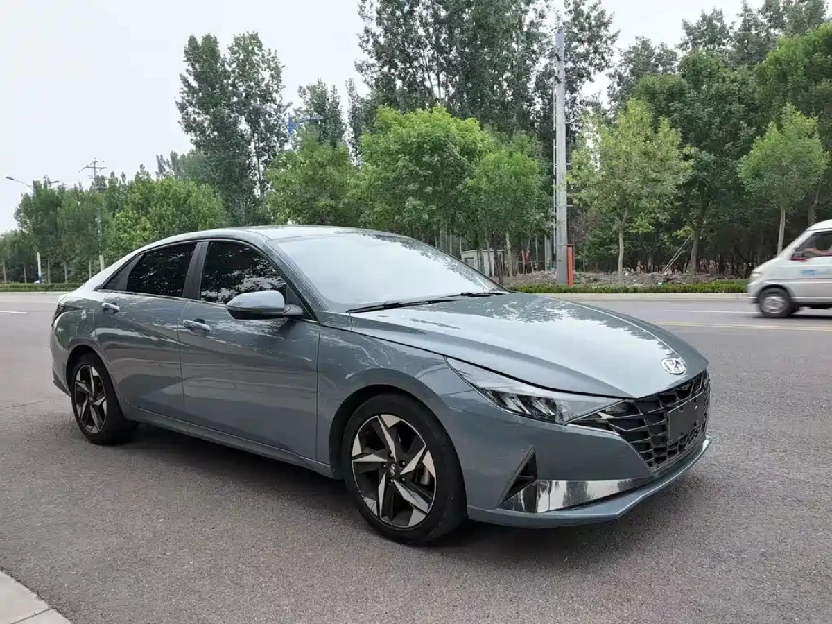 HYUNDAI ELANTRA