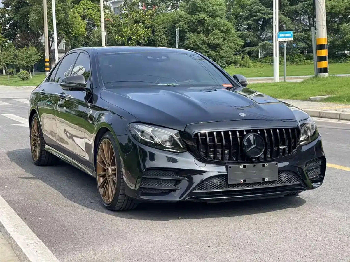 MERCEDES BENZ E-CLASS AMG