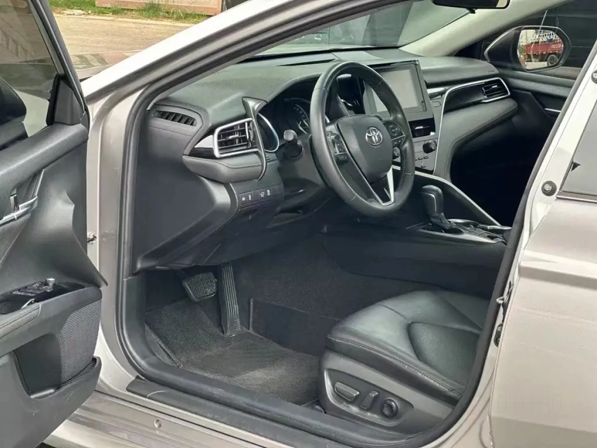 TOYOTA CAMRY