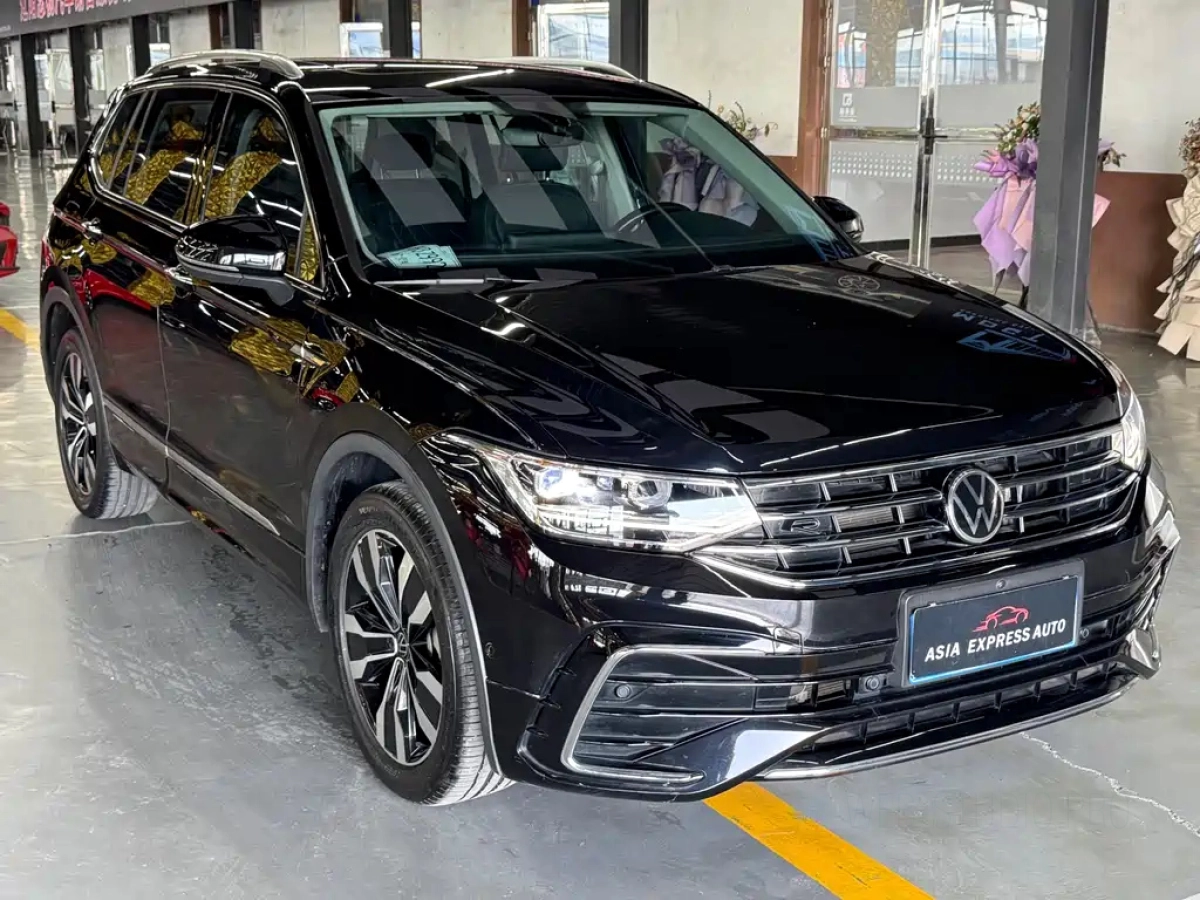 VOLKSWAGEN TIGUAN L