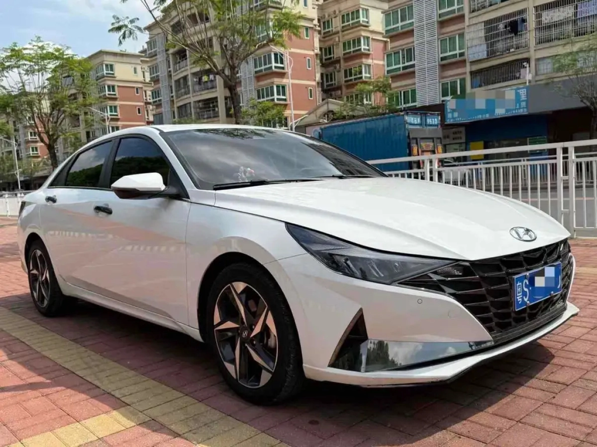 HYUNDAI ELANTRA