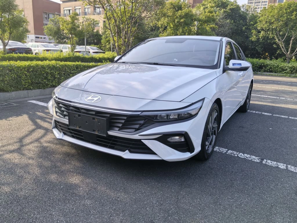 HYUNDAI ELANTRA