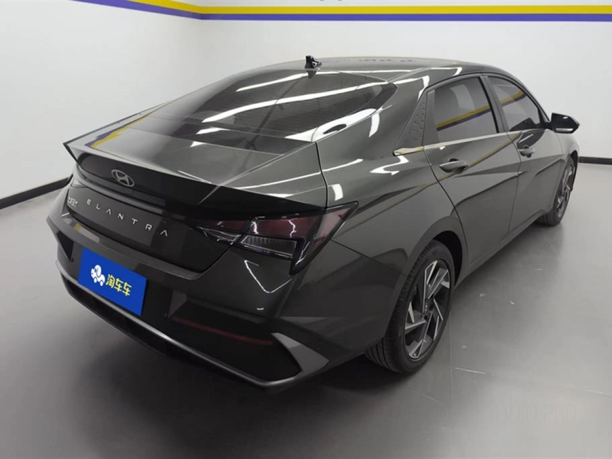 HYUNDAI ELANTRA