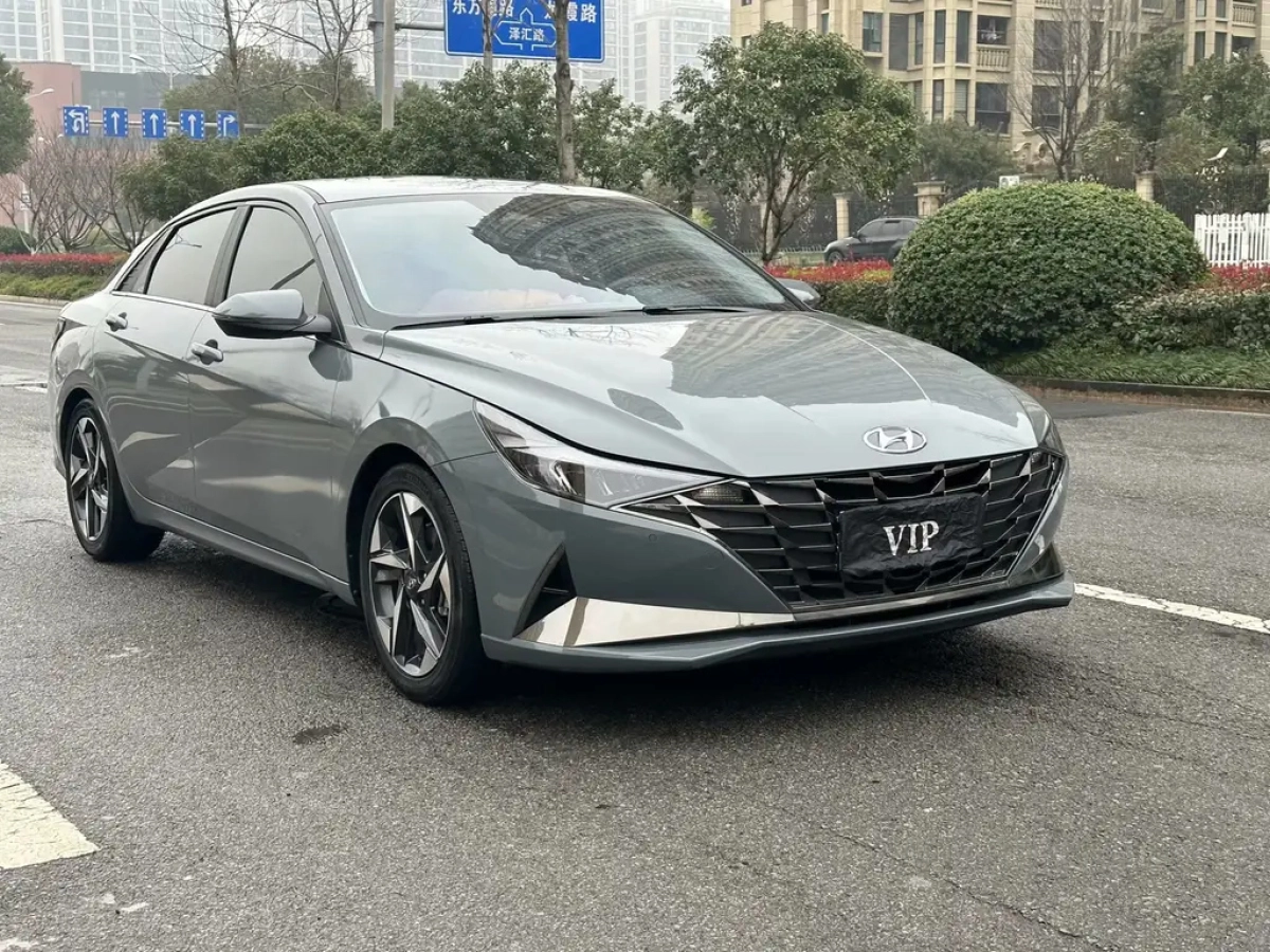 HYUNDAI ELANTRA