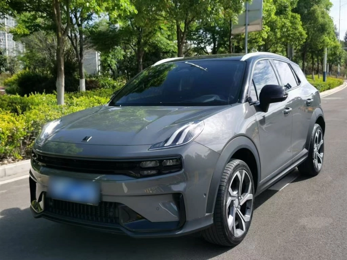 LYNK&CO 06