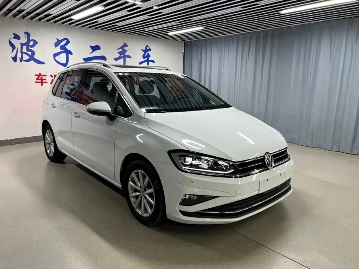 VOLKSWAGEN GOLF . SPORTSVAN