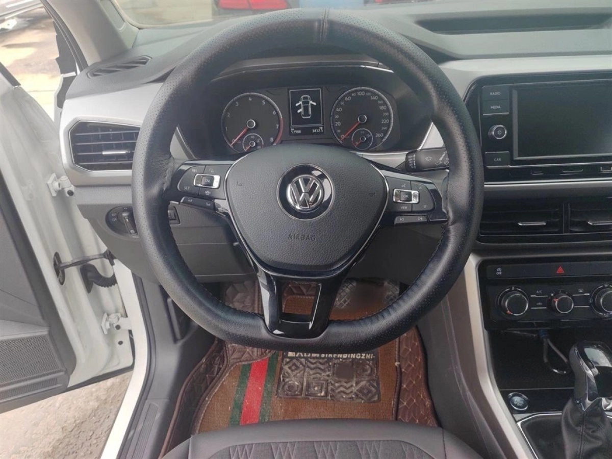VOLKSWAGEN T-CROSS