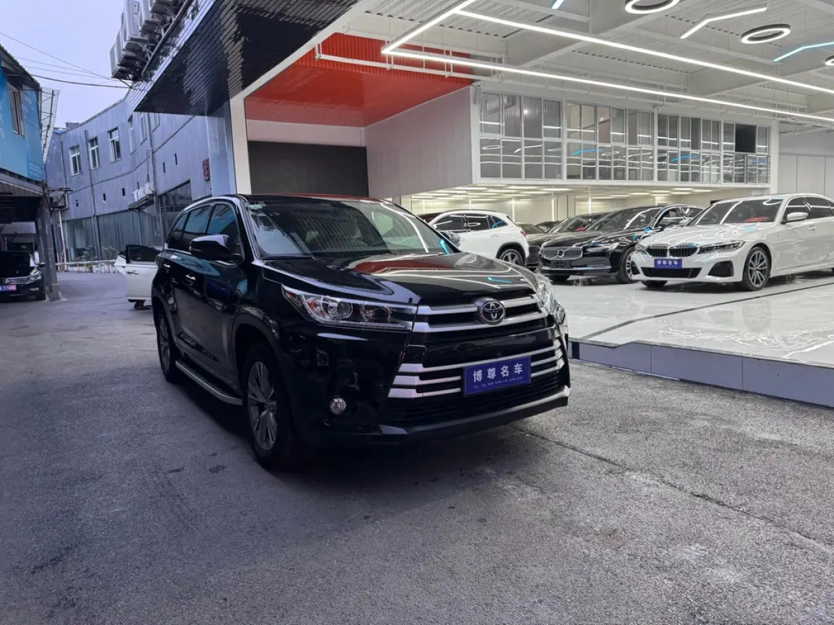 TOYOTA HIGHLANDER