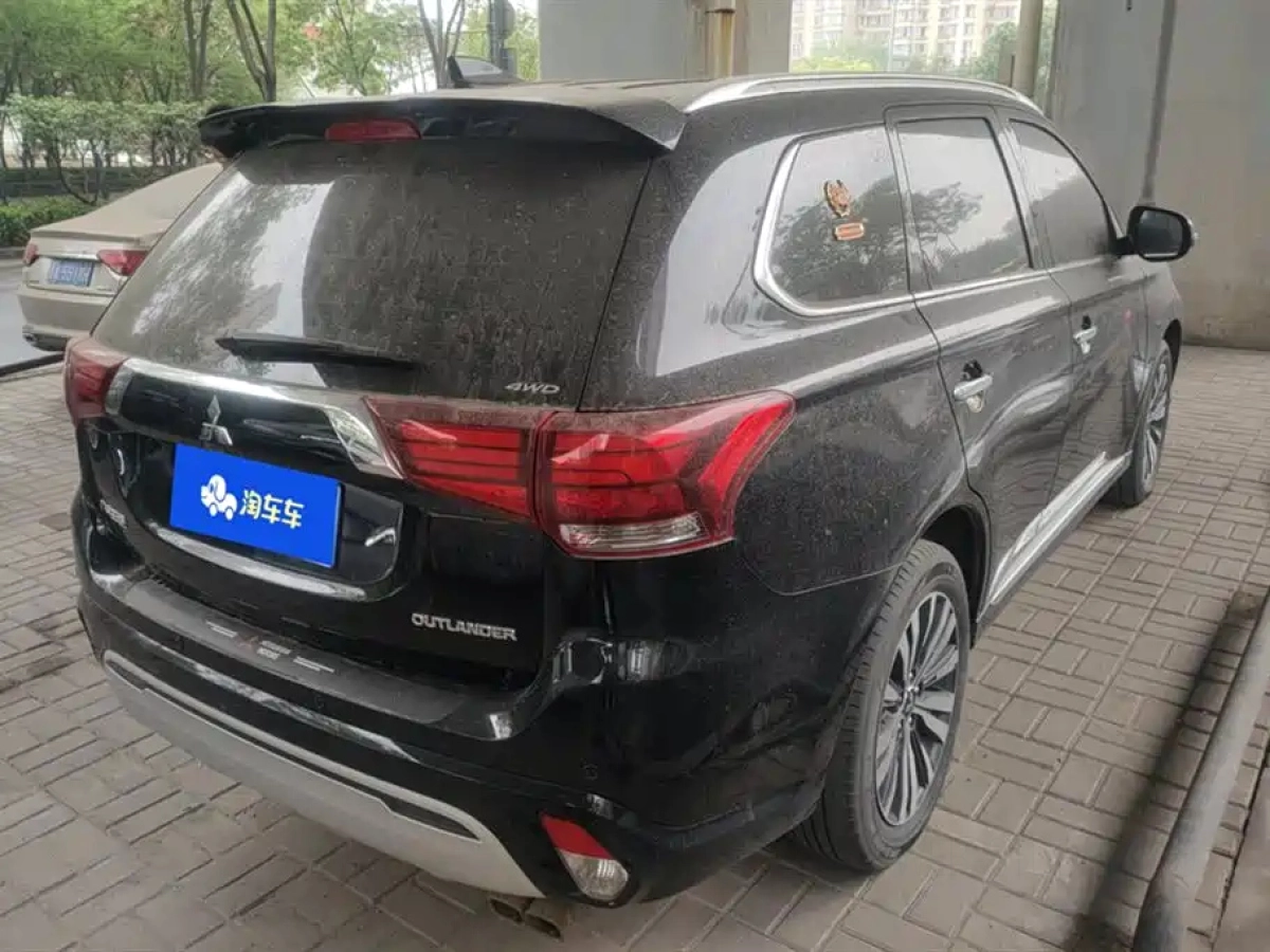 MITSUBISHI OUTLANDER