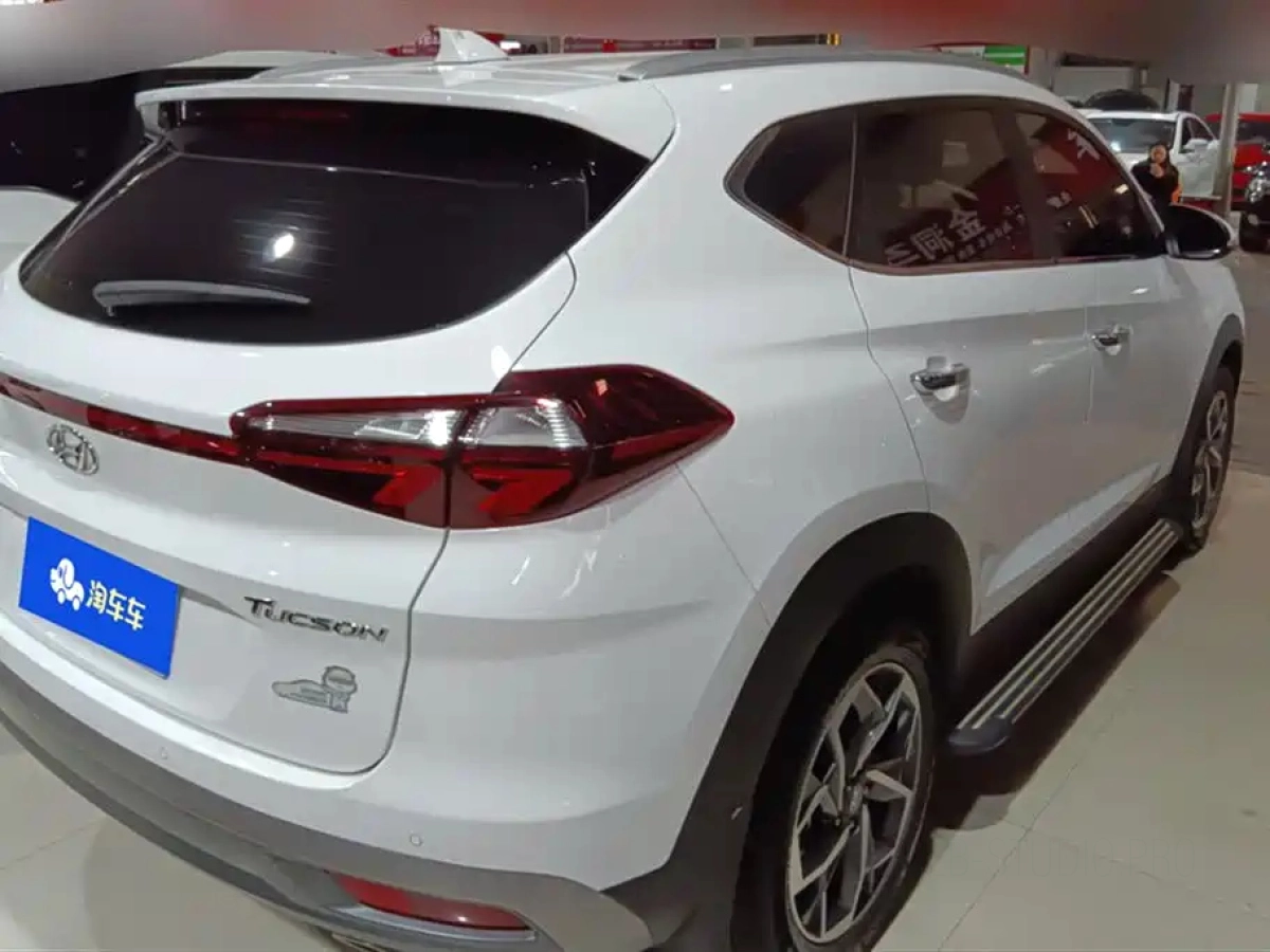 HYUNDAI TUCSON