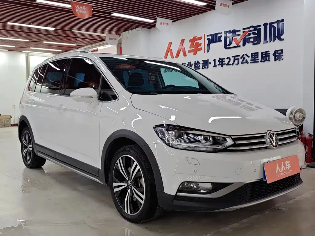 VOLKSWAGEN TOURAN