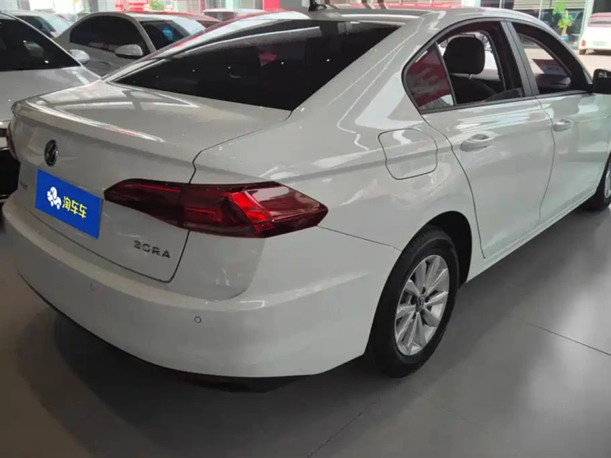 VOLKSWAGEN BORA