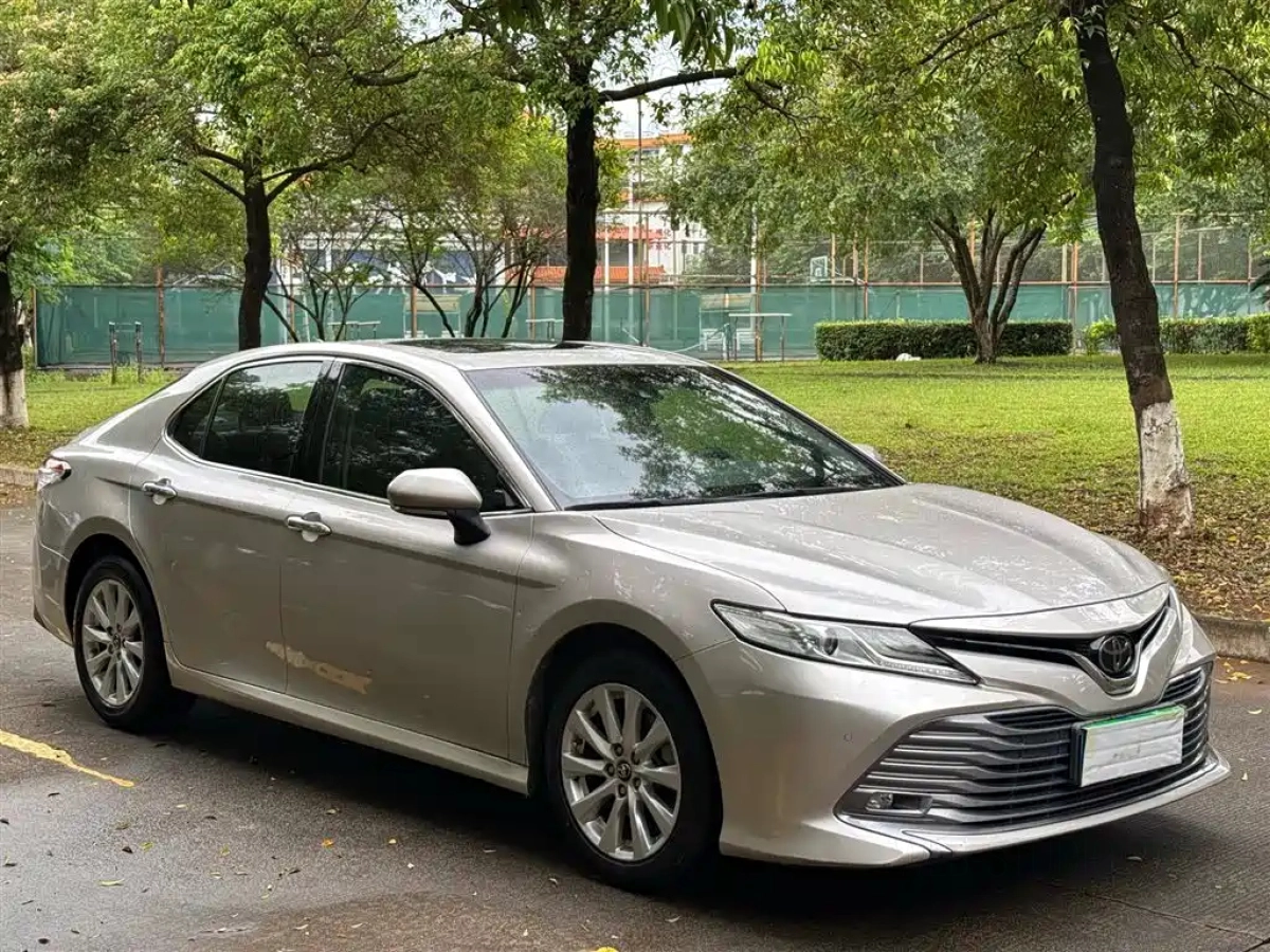 TOYOTA CAMRY