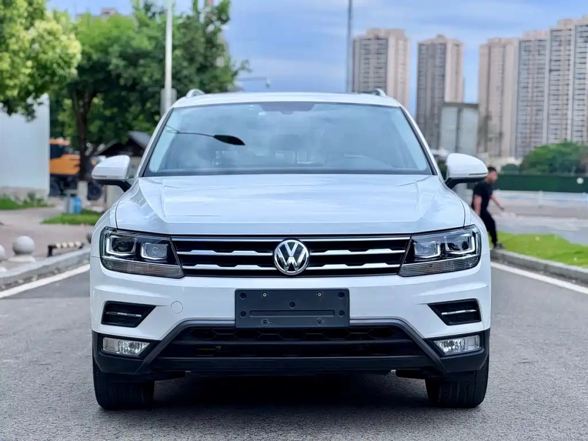 VOLKSWAGEN TIGUAN L