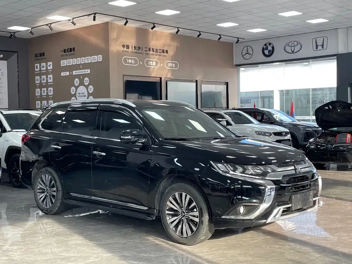 MITSUBISHI OUTLANDER