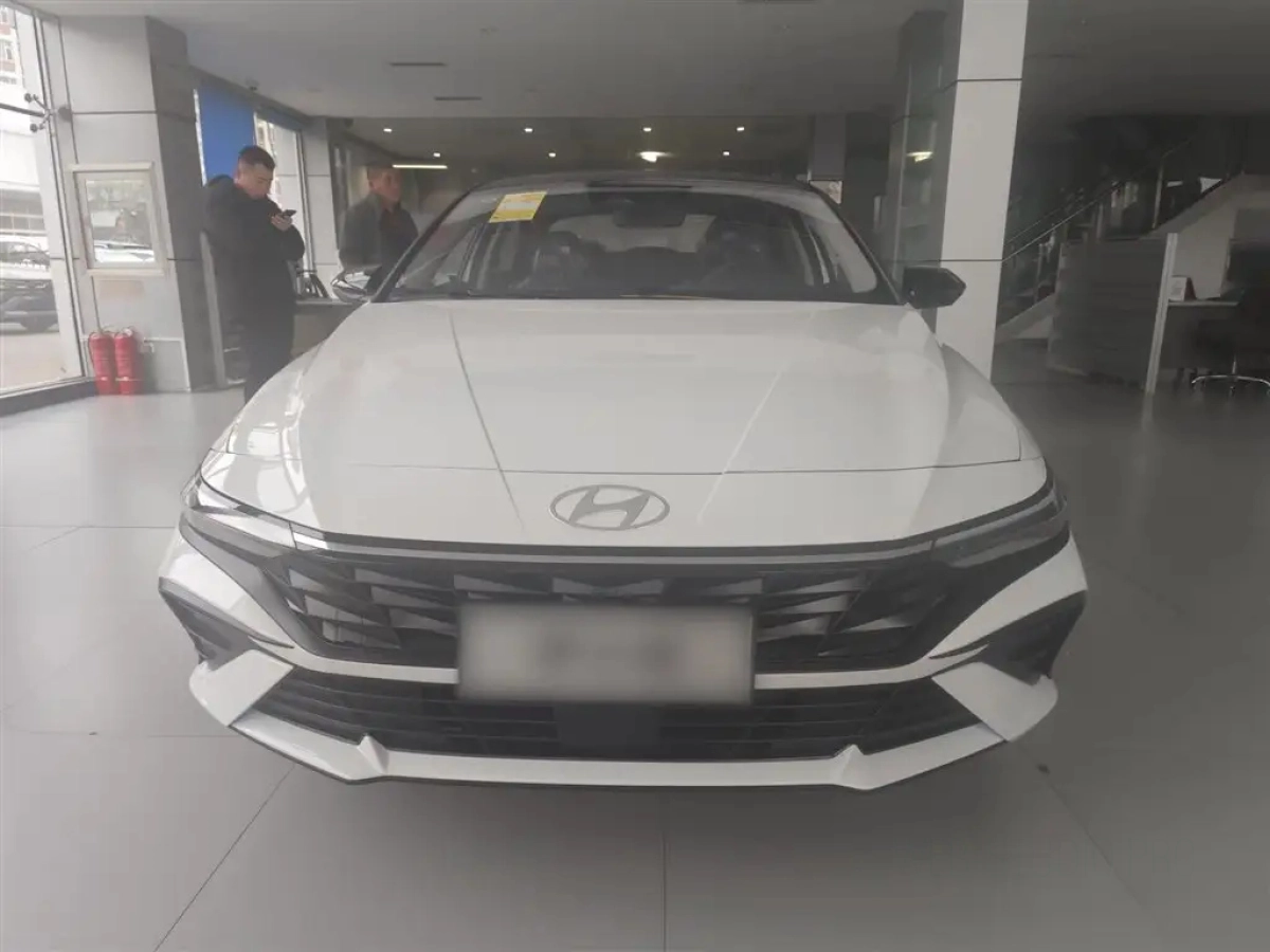 HYUNDAI ELANTRA