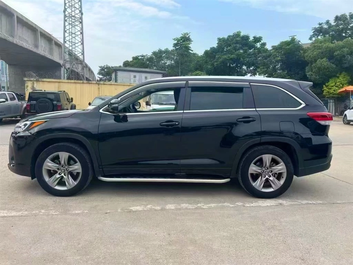 TOYOTA HIGHLANDER