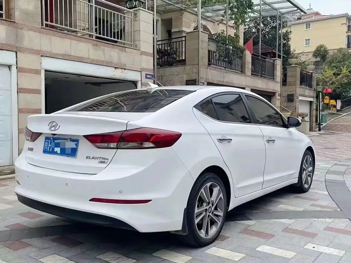 HYUNDAI ELANTRA