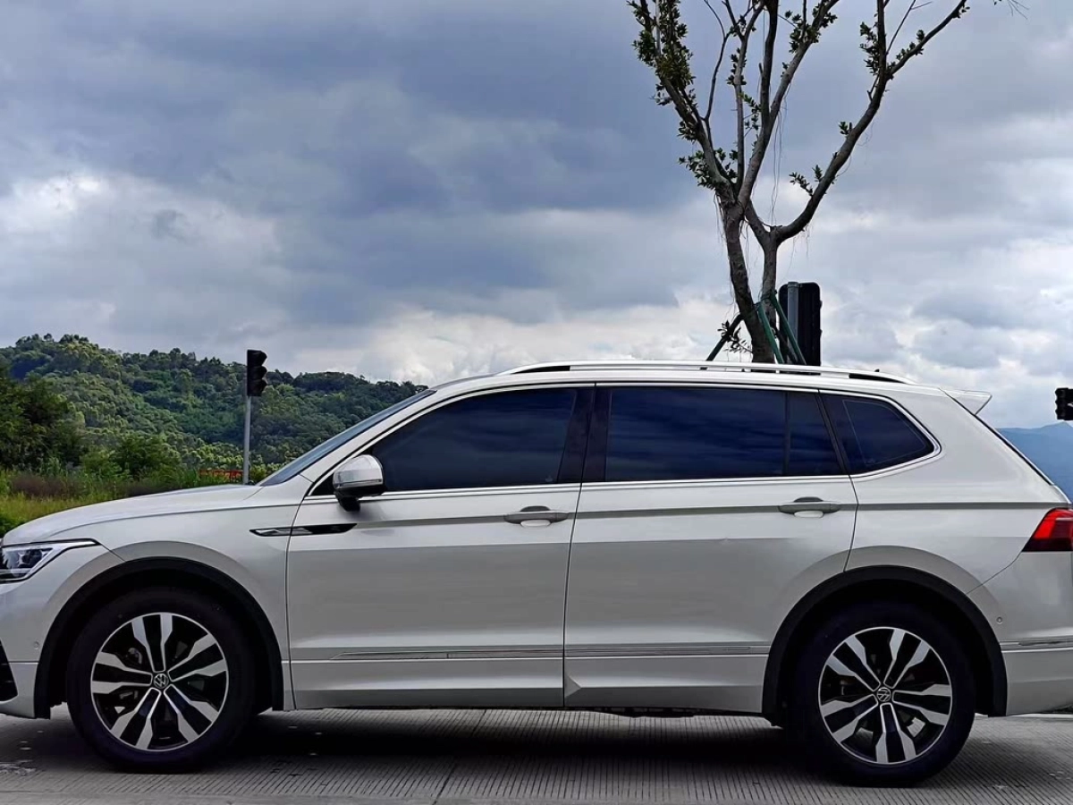 VOLKSWAGEN TIGUAN L