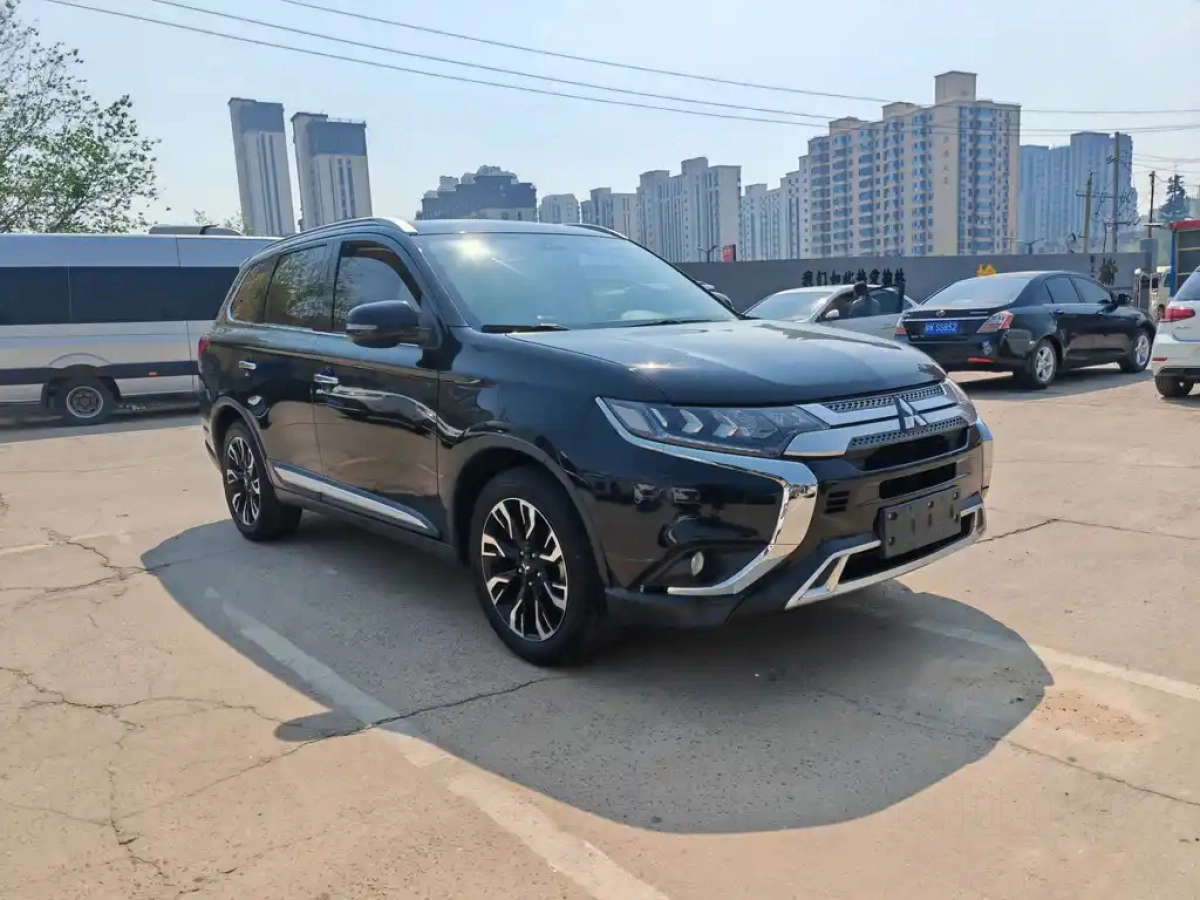 MITSUBISHI OUTLANDER