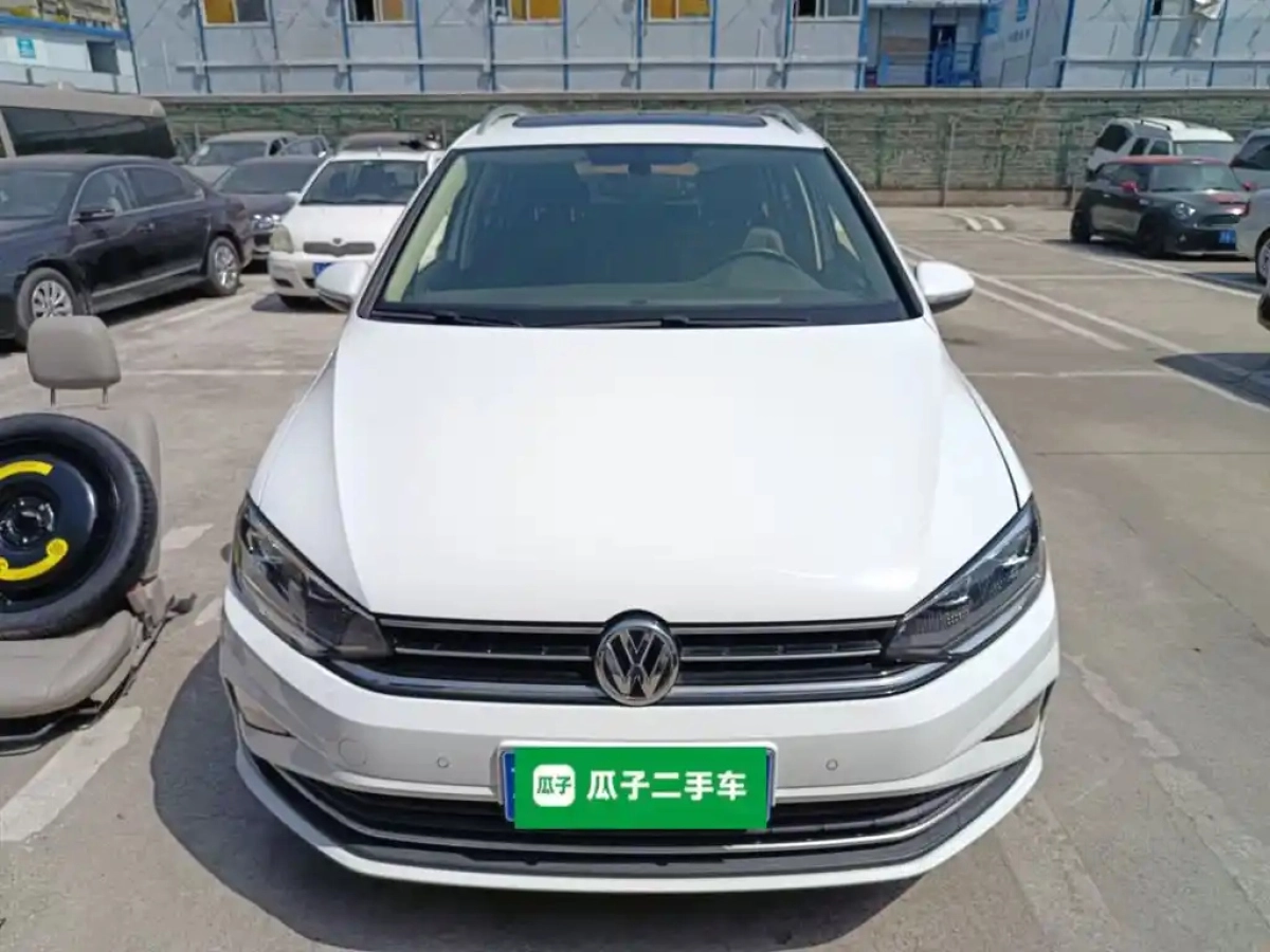 VOLKSWAGEN GOLF . SPORTSVAN