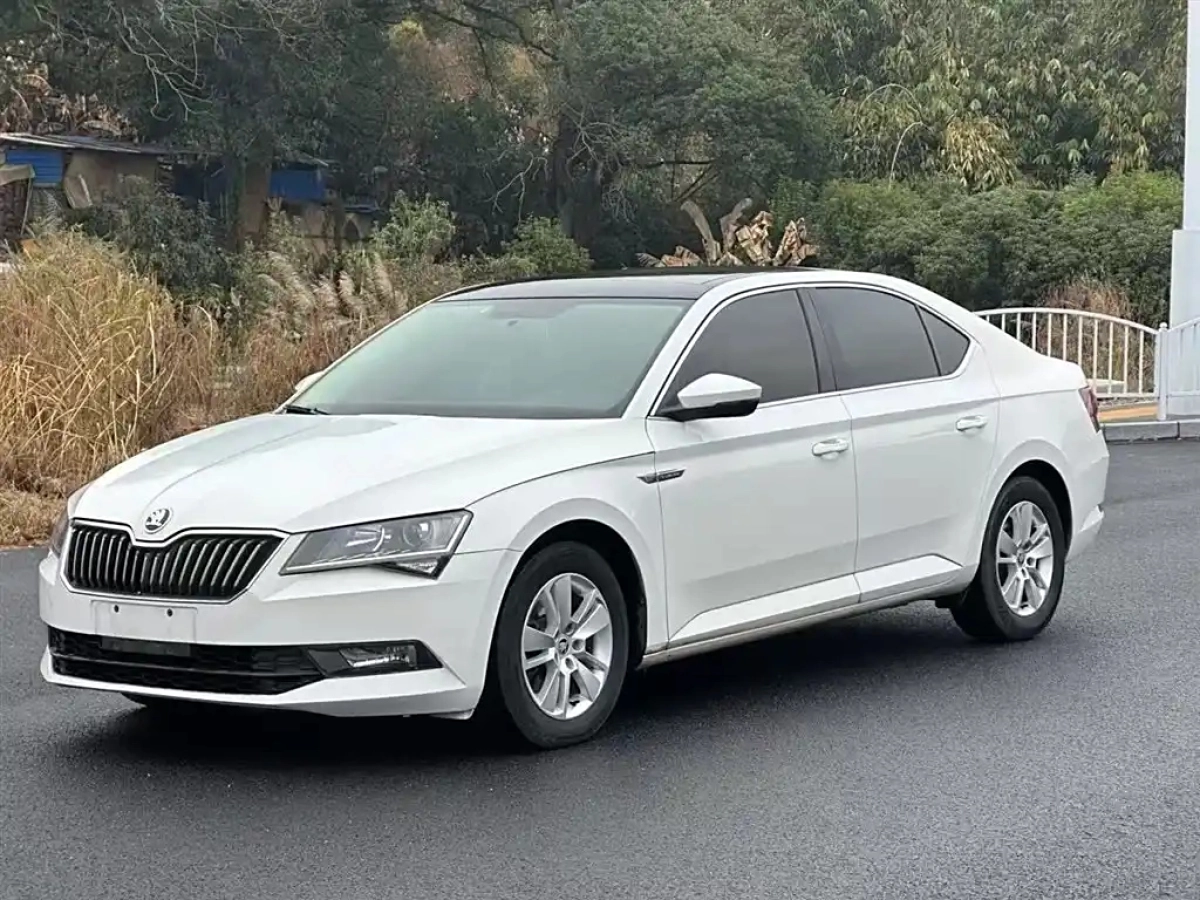 SKODA SUPERB