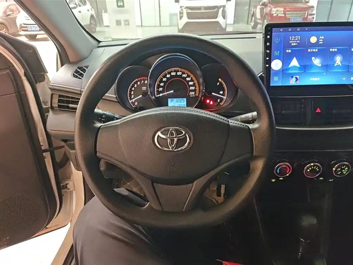 TOYOTA YARIS L DAZZLING