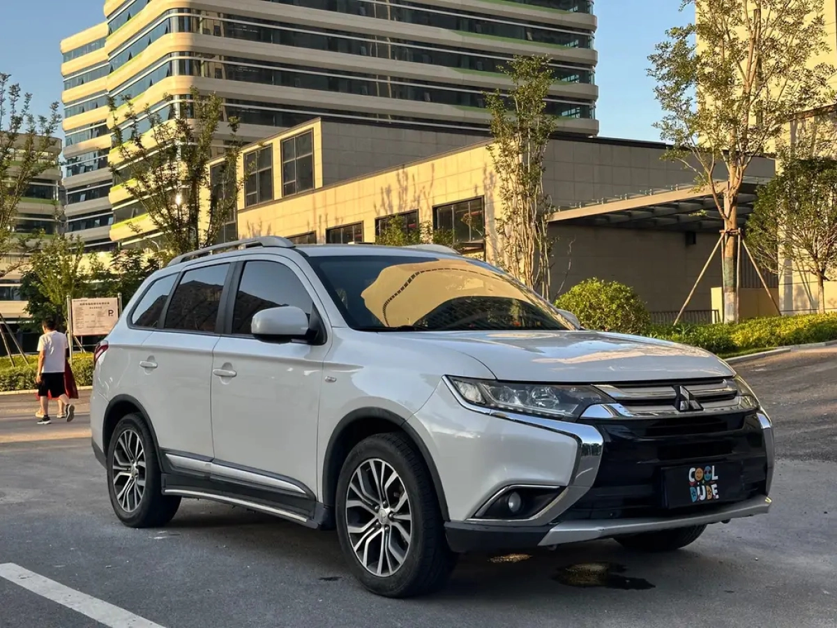 MITSUBISHI OUTLANDER