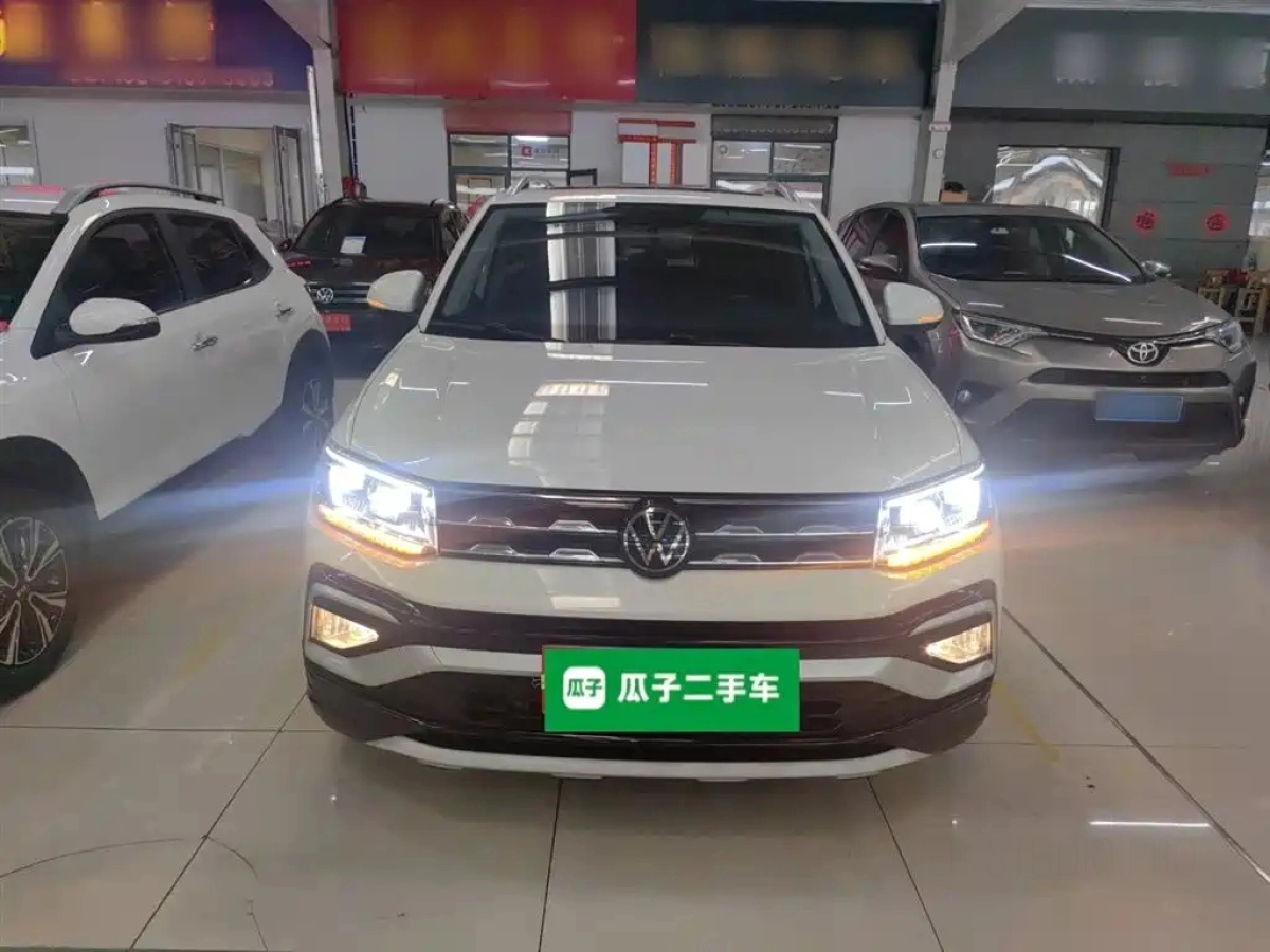 VOLKSWAGEN T-CROSS