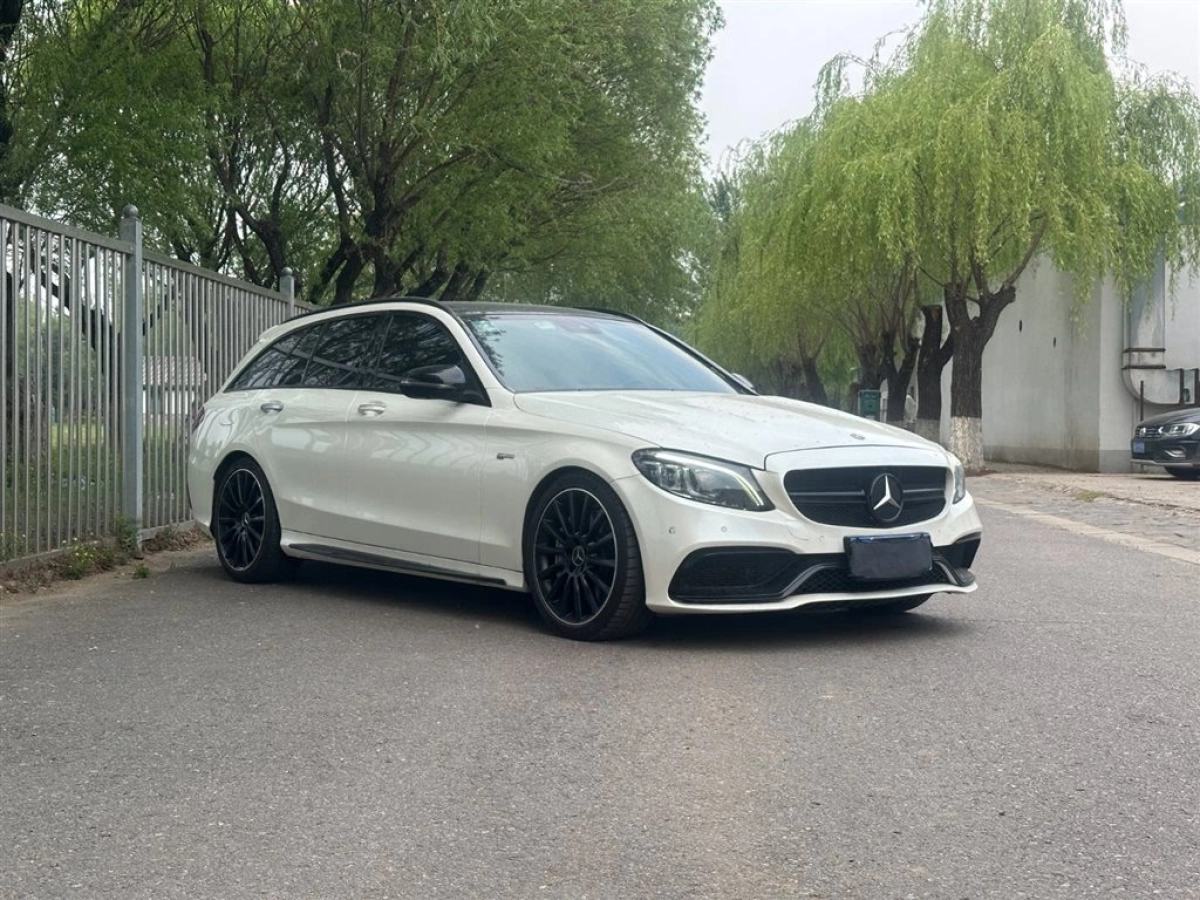 MERCEDES BENZ C-CLASS AMG