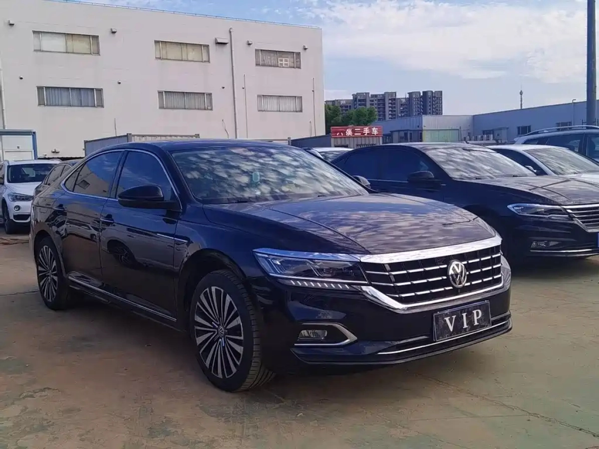 VOLKSWAGEN PASSAT