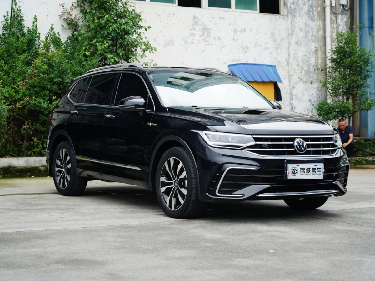 VOLKSWAGEN TIGUAN L