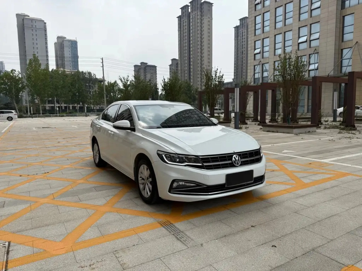 VOLKSWAGEN BORA