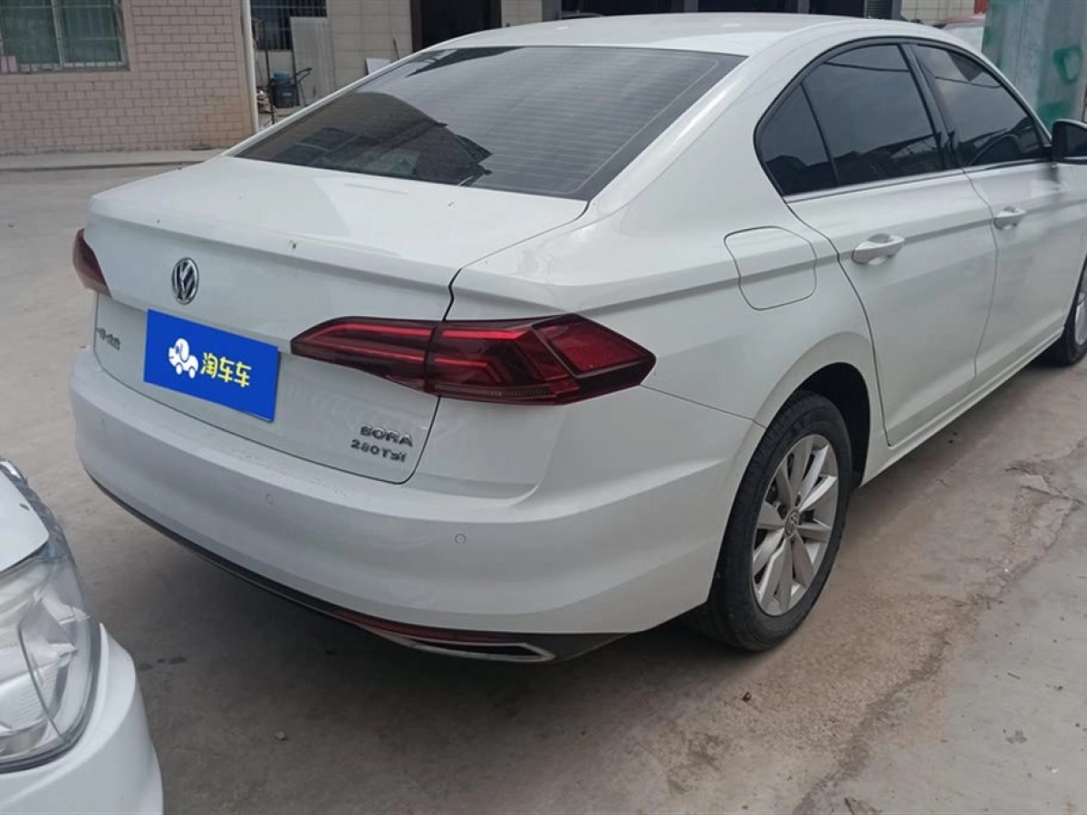 VOLKSWAGEN BORA
