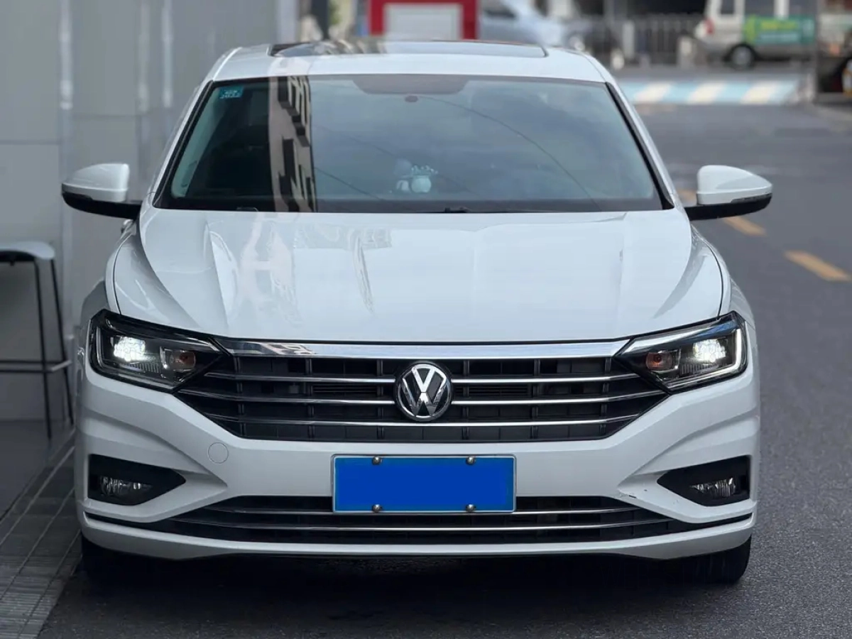 VOLKSWAGEN SAGITAR