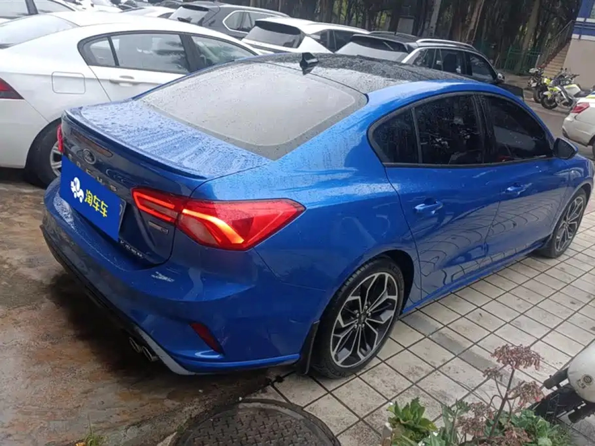 FORD FOCUS