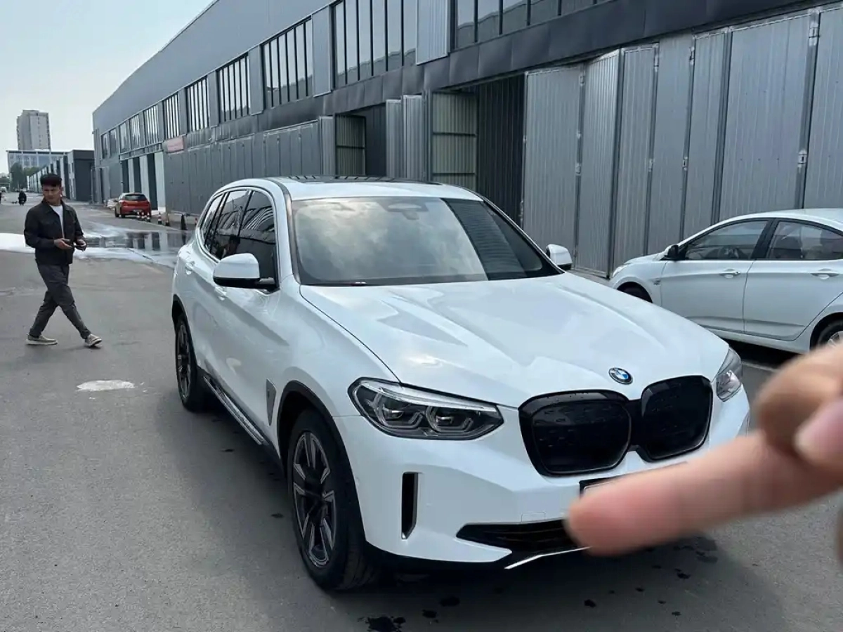 BMW IX3