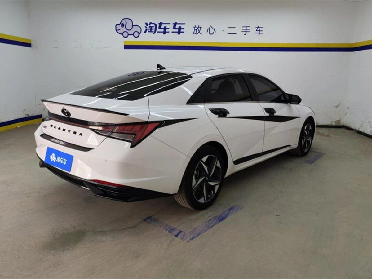 HYUNDAI ELANTRA