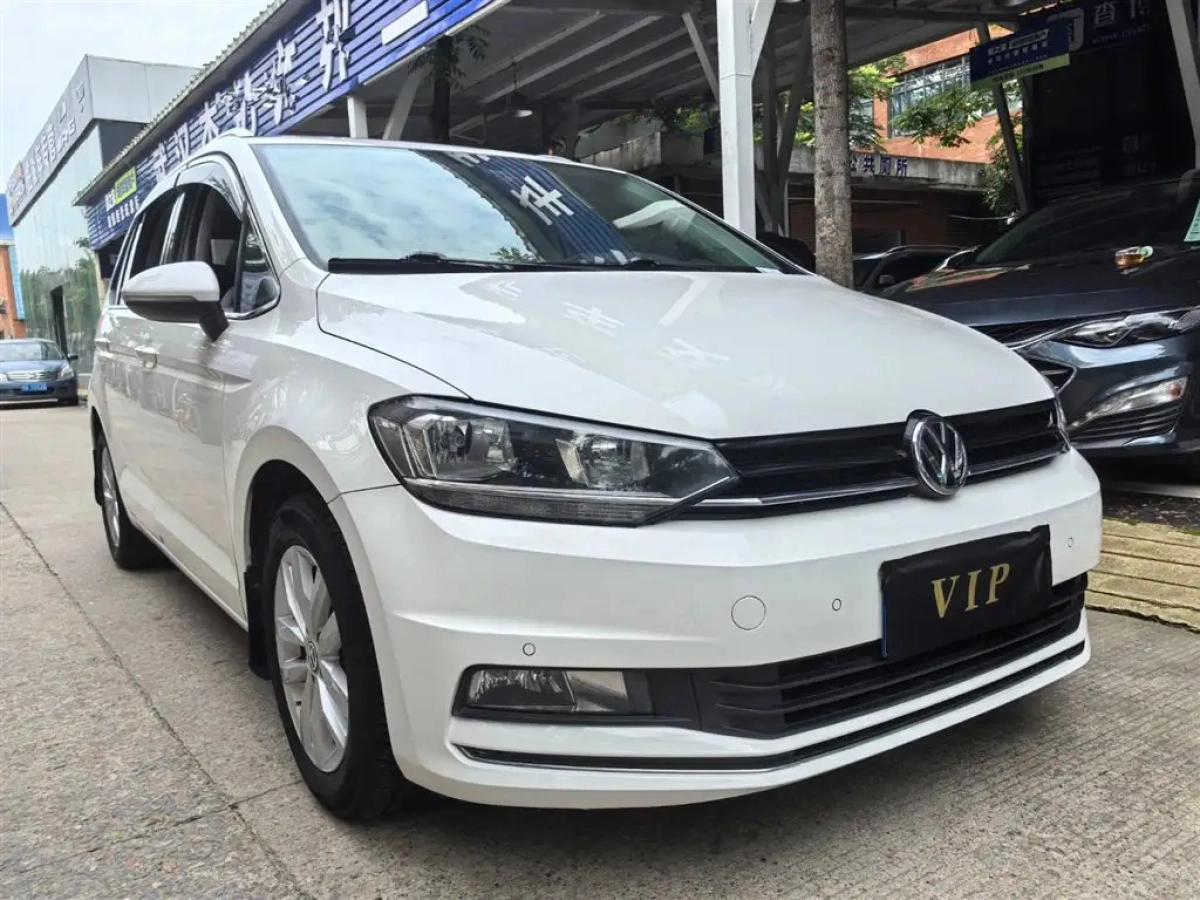 VOLKSWAGEN TOURAN