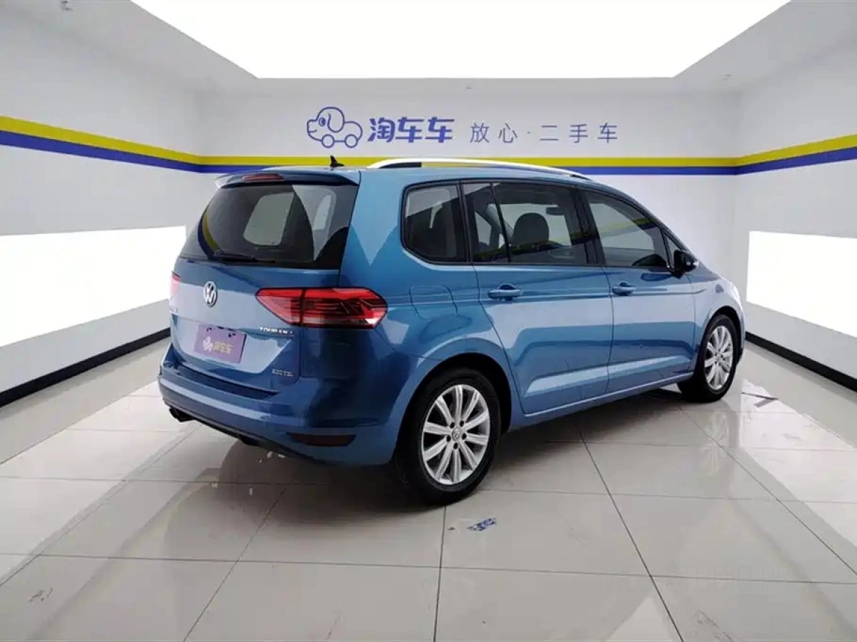VOLKSWAGEN TOURAN