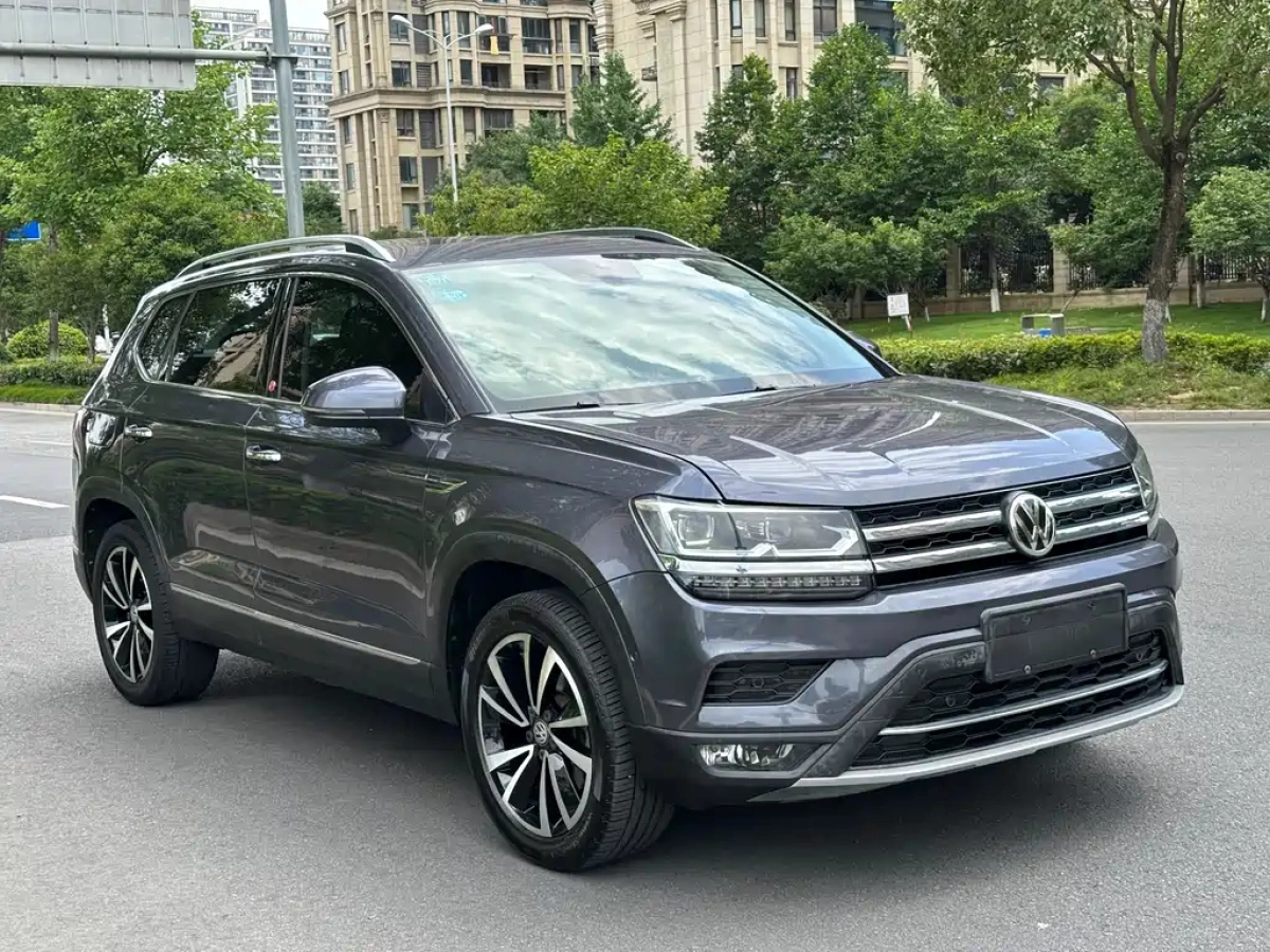 VOLKSWAGEN THARU