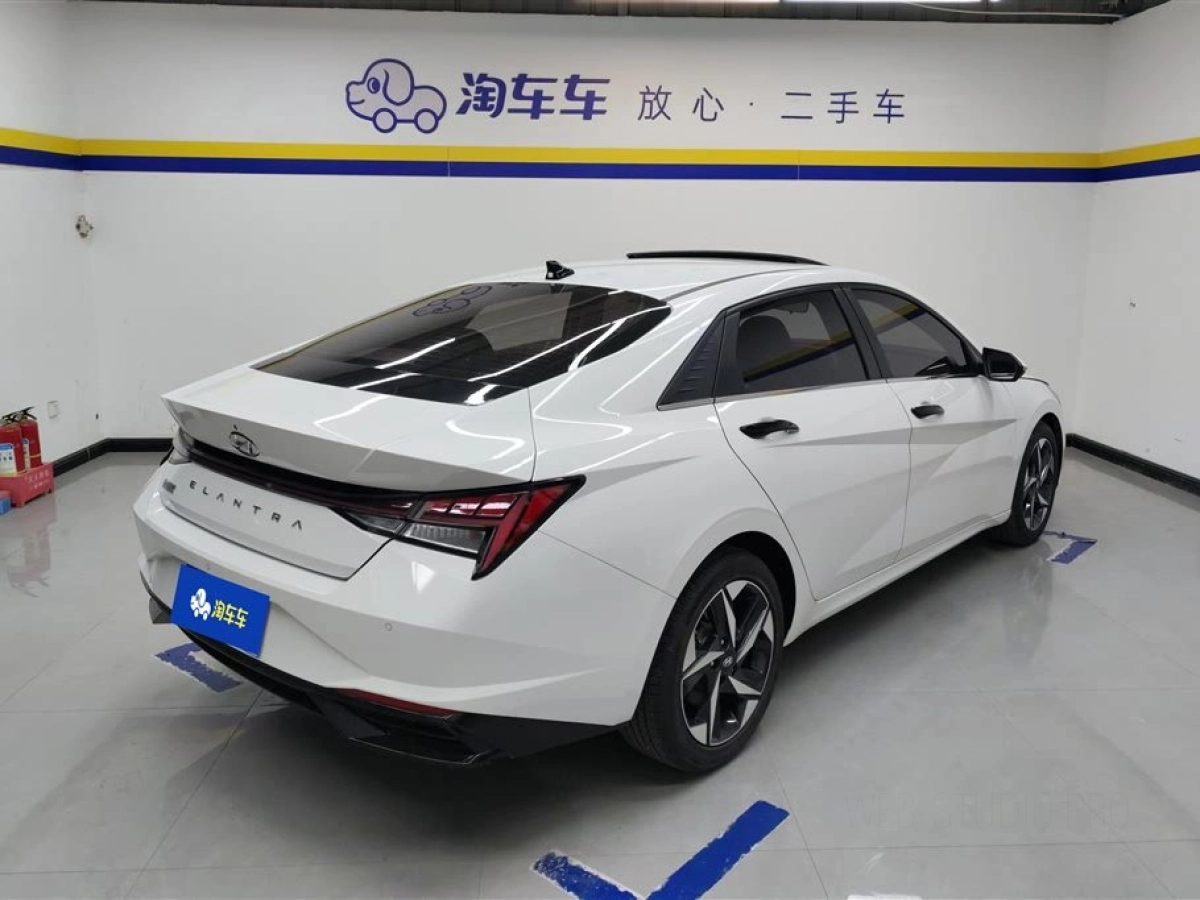 HYUNDAI ELANTRA