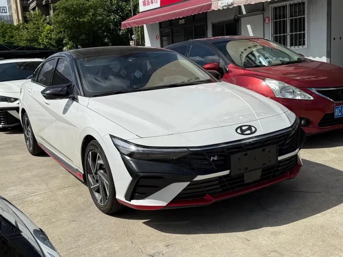 HYUNDAI ELANTRA