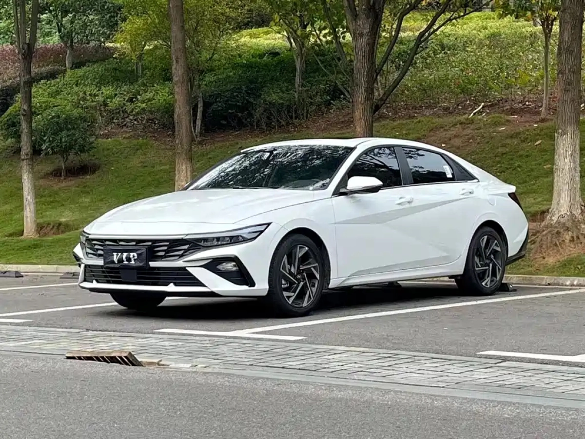 HYUNDAI ELANTRA