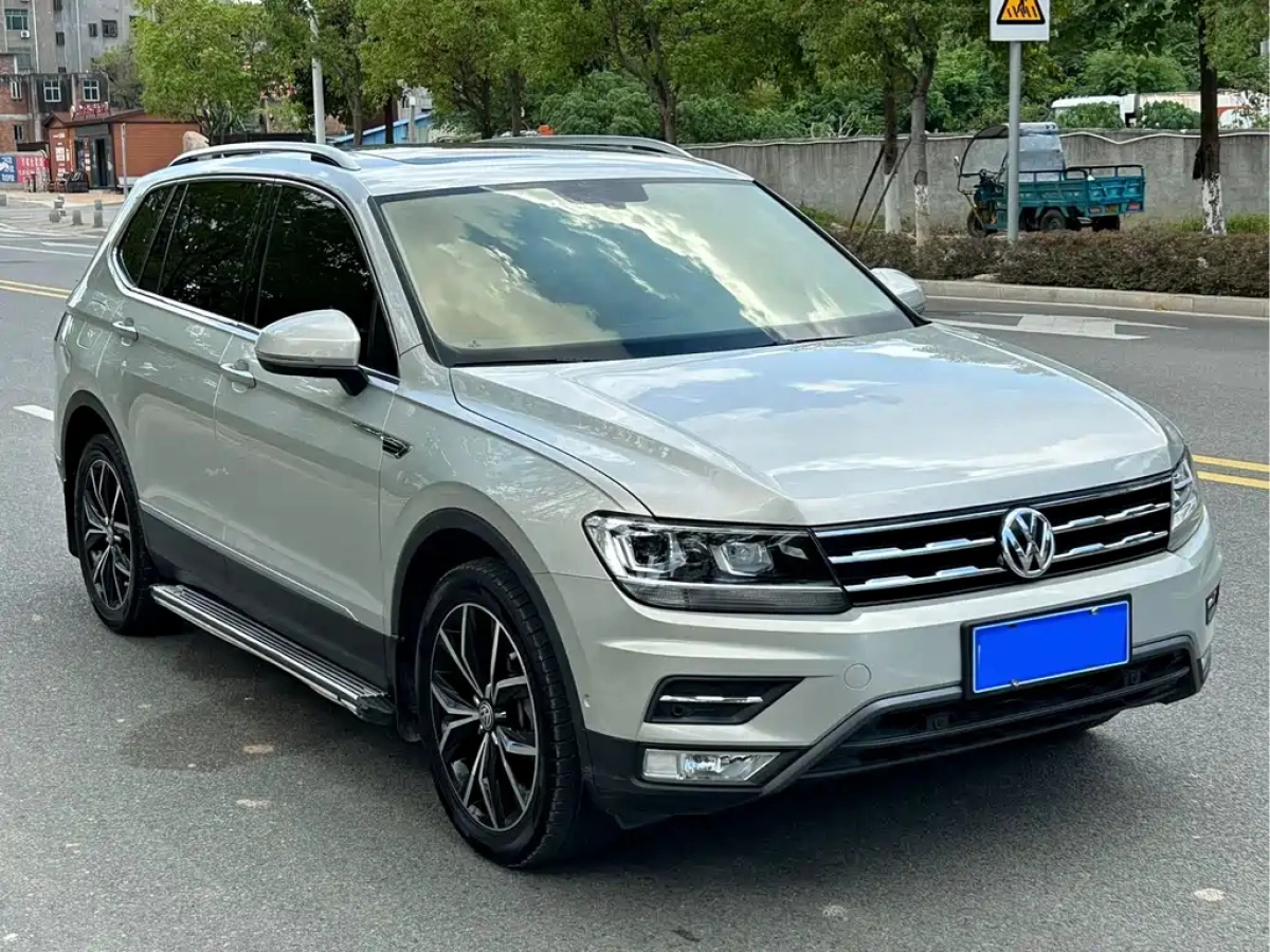 VOLKSWAGEN TIGUAN L