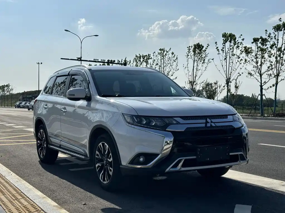 MITSUBISHI OUTLANDER