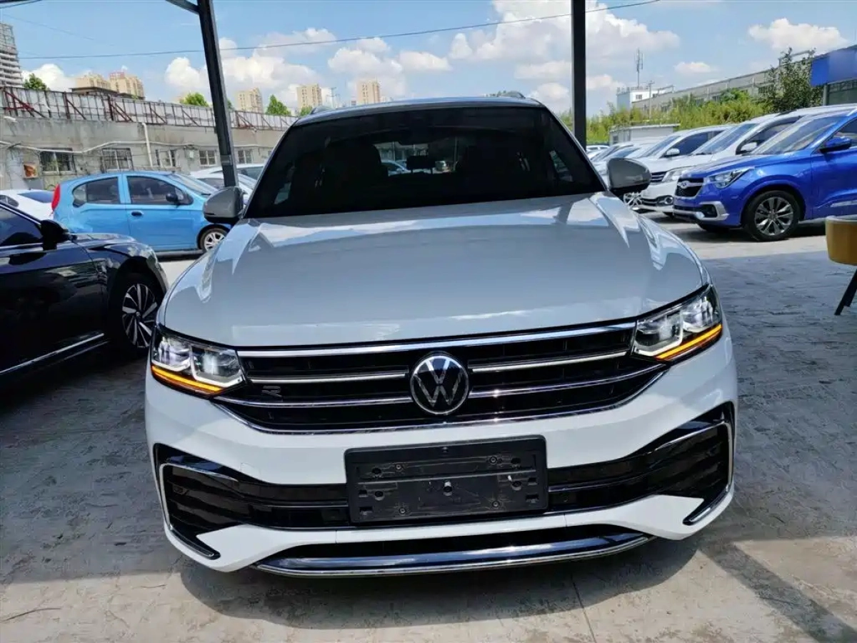 VOLKSWAGEN TIGUAN L