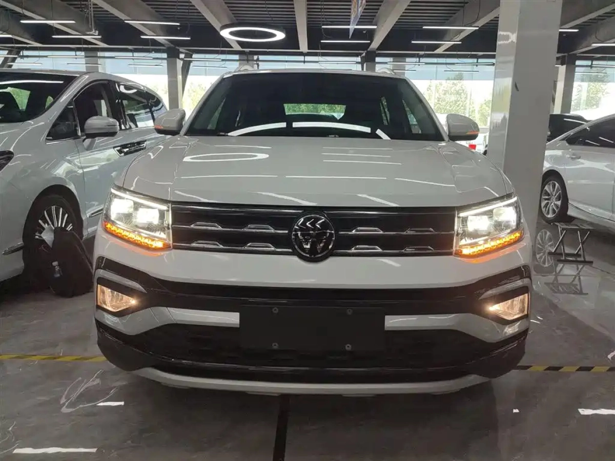 VOLKSWAGEN T-CROSS