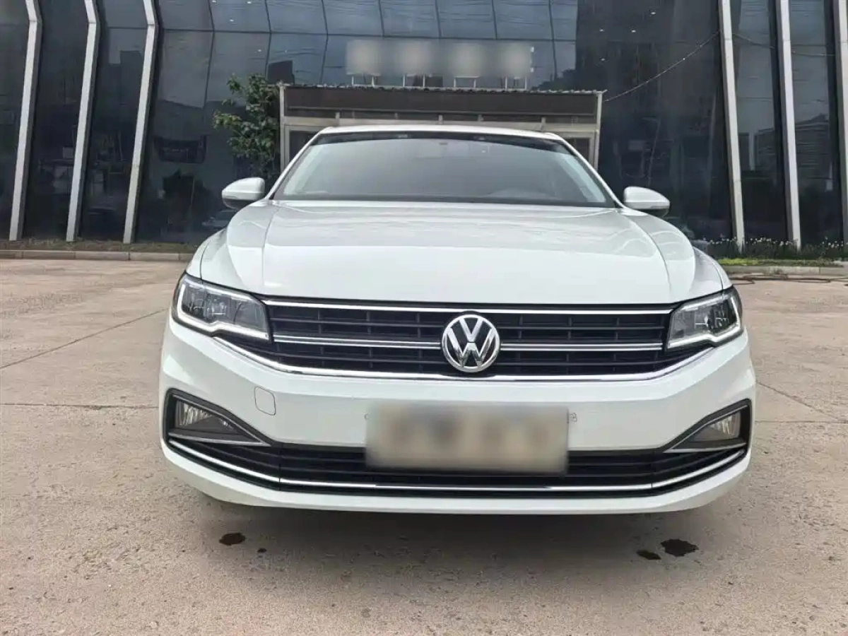 VOLKSWAGEN BORA